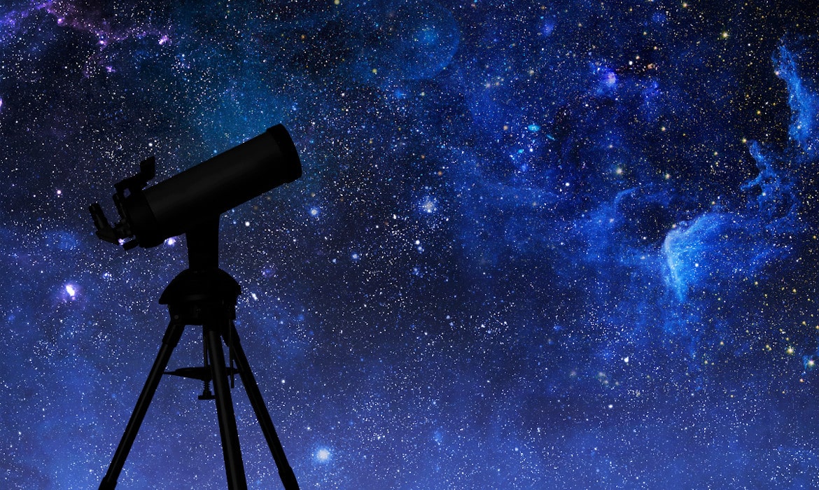 星空下的望远镜
