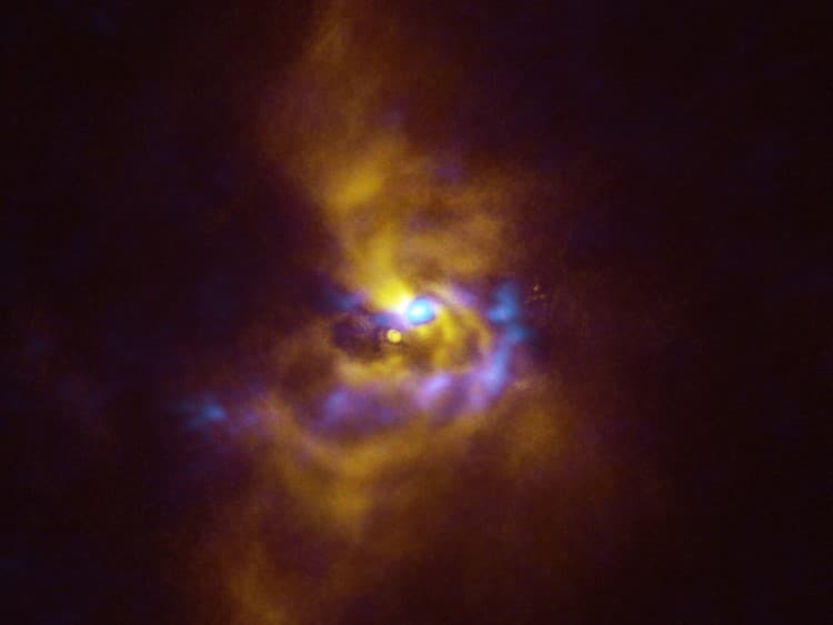 Material orbiting star V960 Mon by ESO